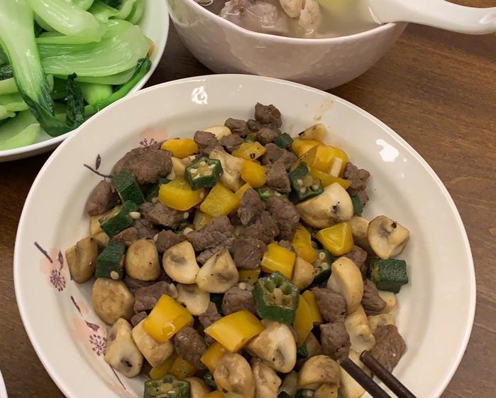 蘑菇秋葵牛肉粒
