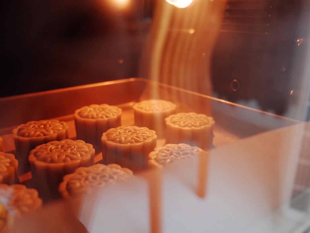 广式月饼——蛋黄莲蓉月饼