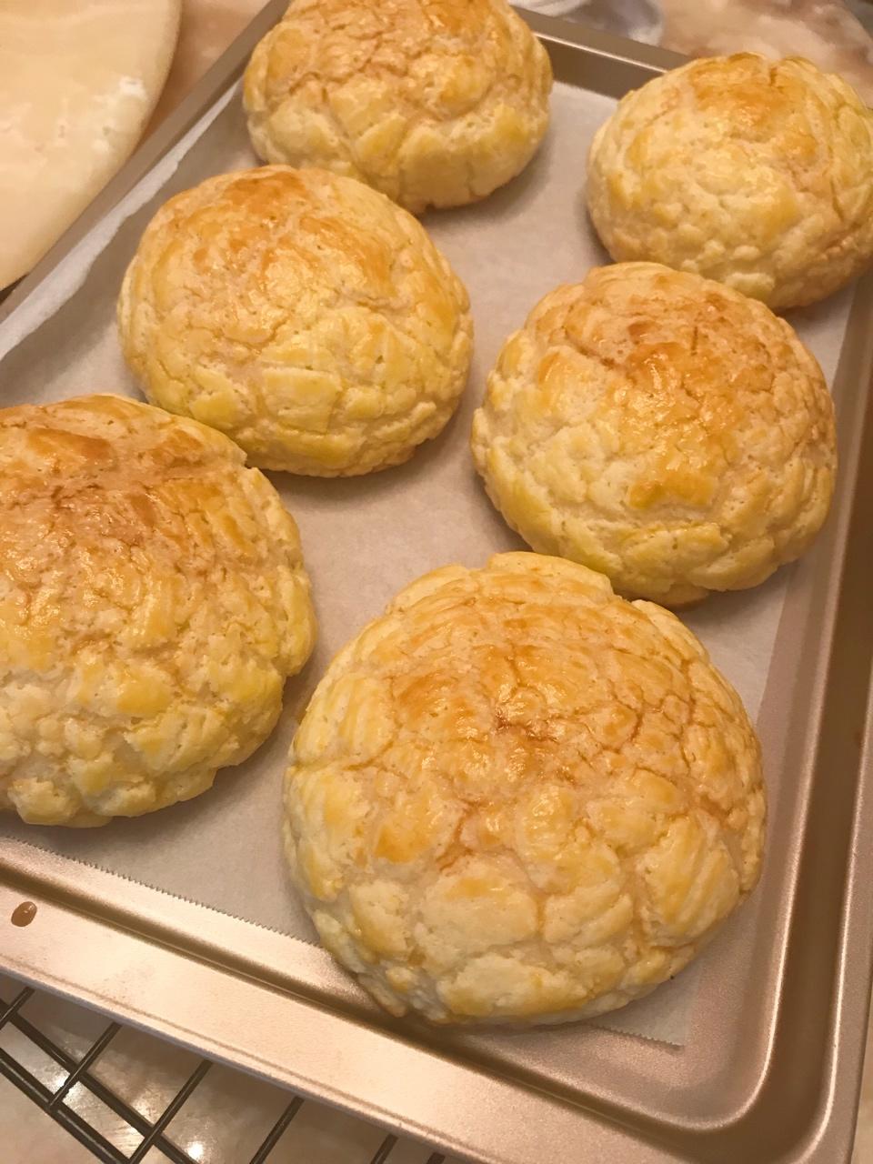 好吃到炸裂的港式菠萝包（附带制作酥皮的小视频）