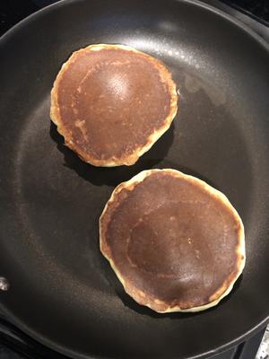 班尼迪克蛋(Egg Benedict) 的N种吃法  — 鱼子酱舒芙蕾松饼(Caviar Soufflé Pancake)篇 — 内附7种Egg Benedict做法的做法 步骤7
