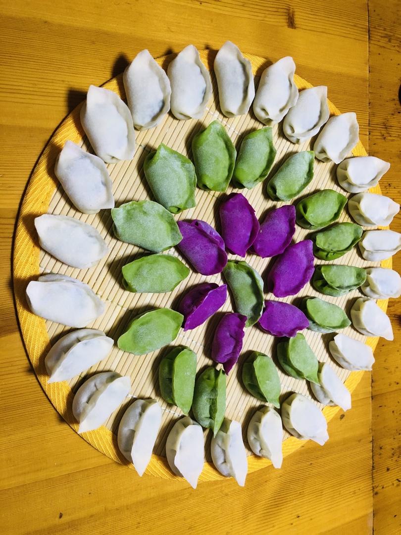 彩色饺子（蔬菜汁）