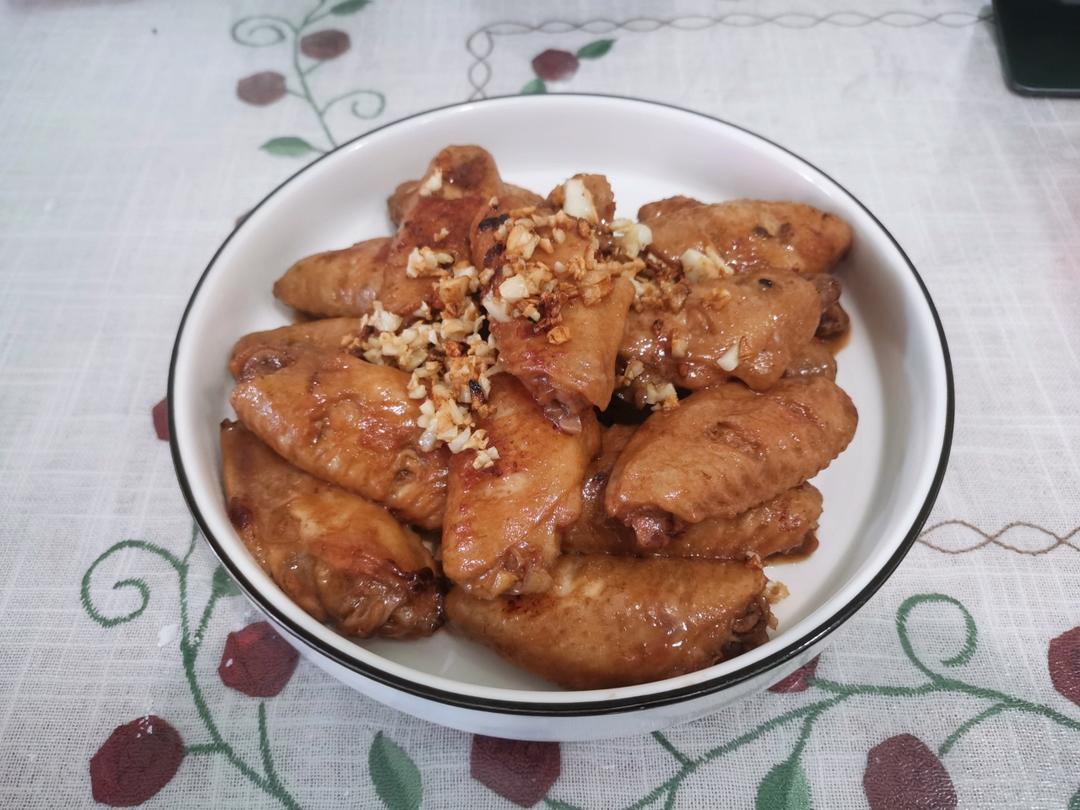 不要再可乐鸡翅了，求求你试试蒜香鸡翅吧，香味捅破天花板！