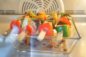 夏威夷菠萝牛肉串【北鼎烤箱菜谱】的做法 步骤4