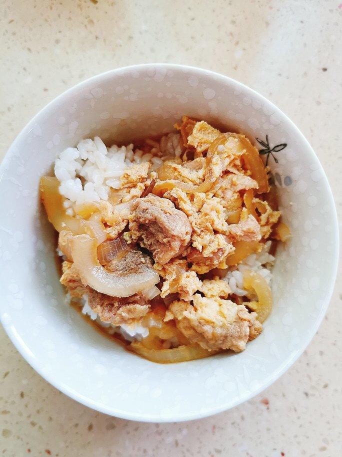 親子丼：鸡肉鸡蛋盖浇饭