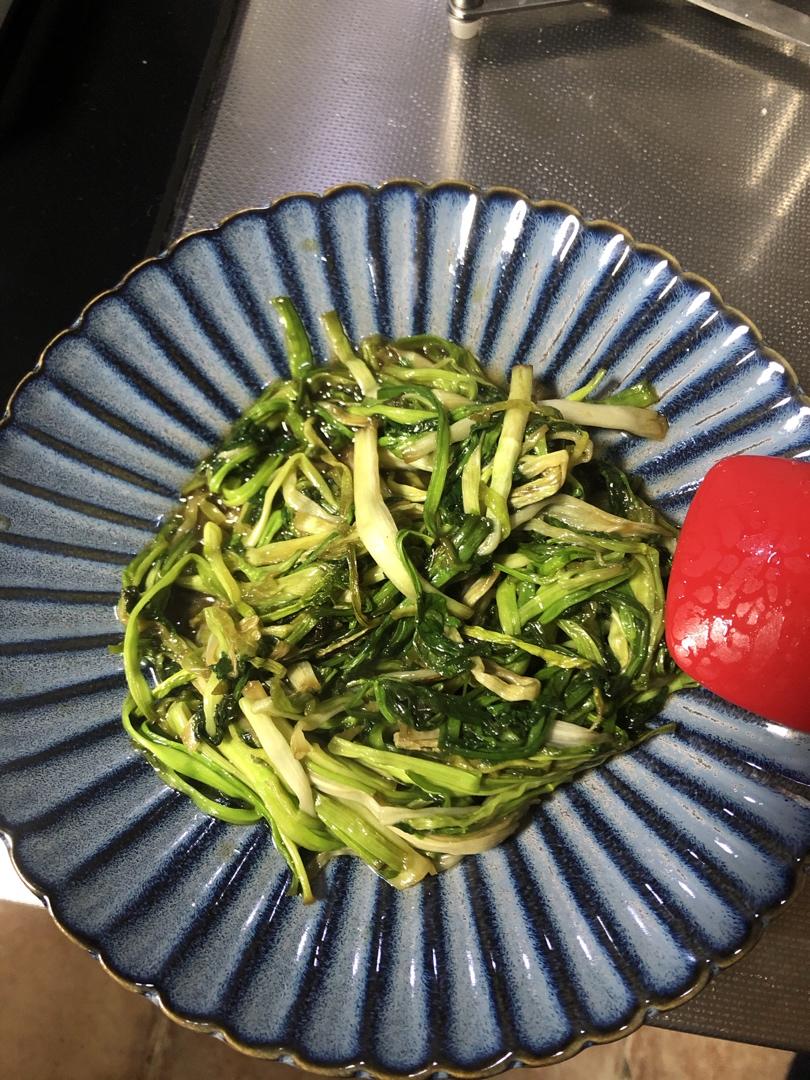 清炒水芹