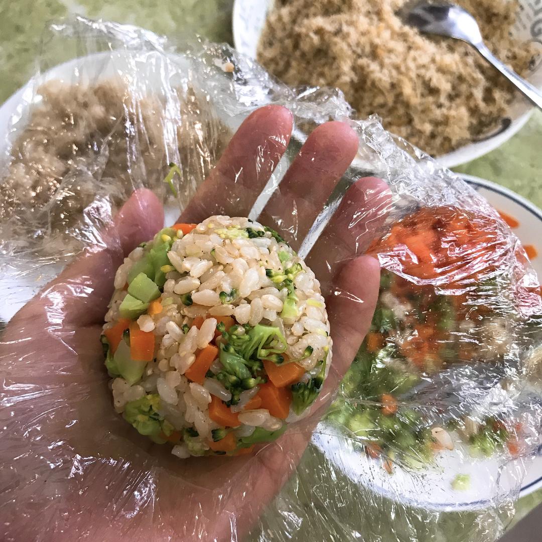 鸡肉松糙米饭团(减脂餐)的做法
