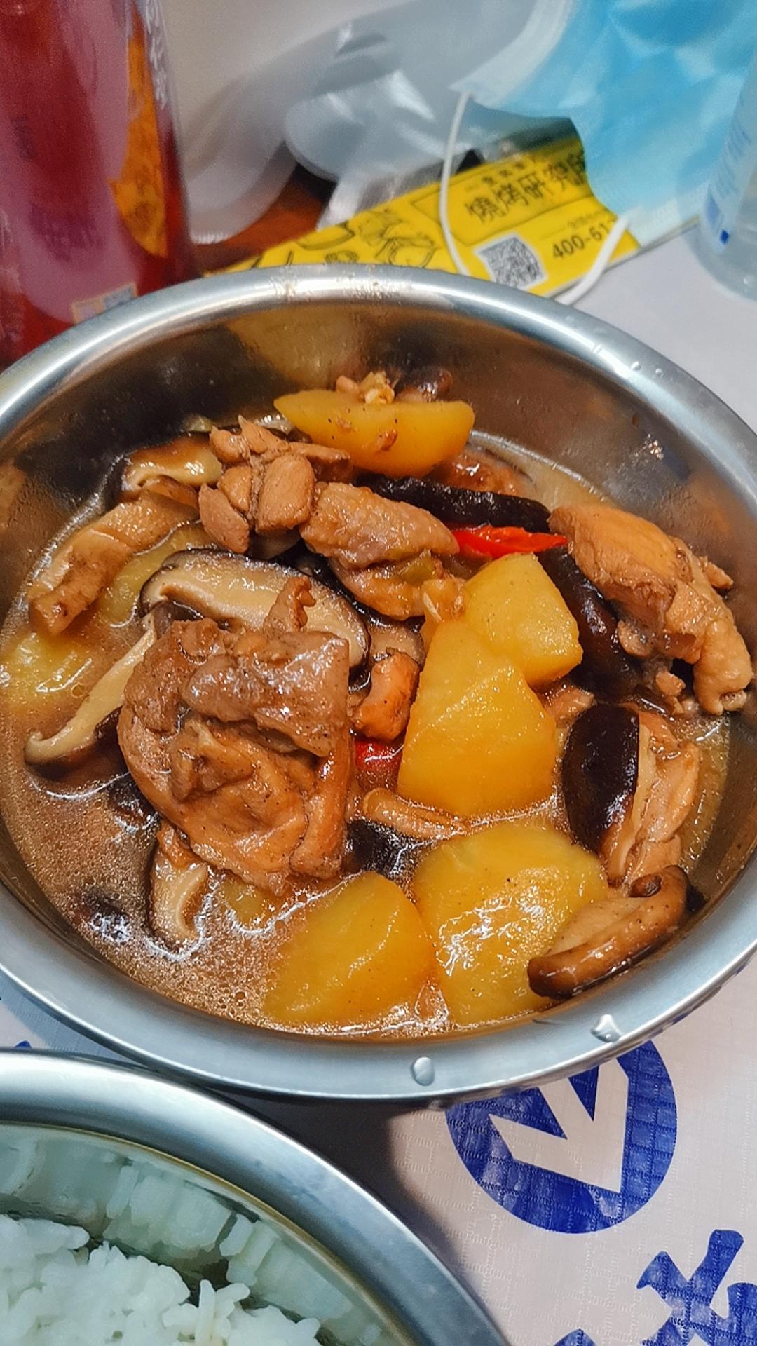 香菇炖鸡肉
