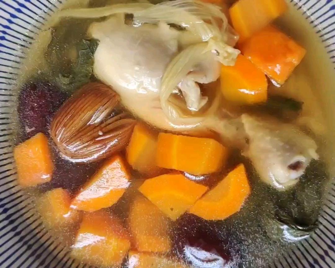 傻瓜式煲汤‖红萝卜菜干鸡汤
