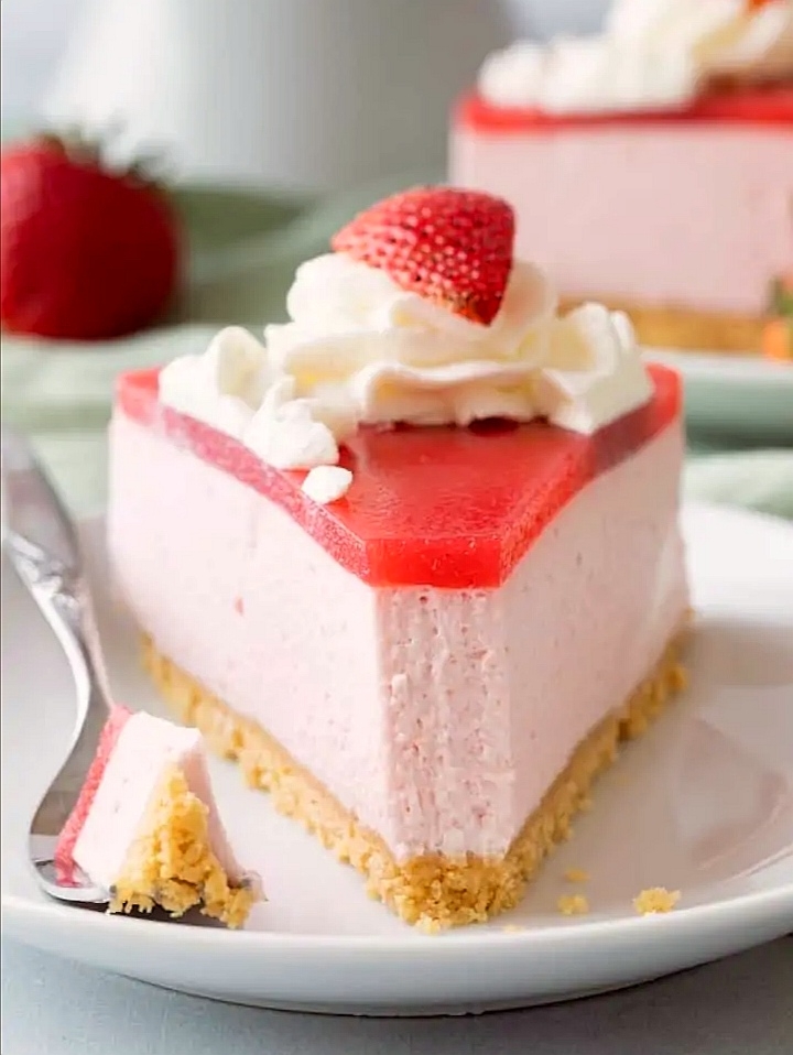 镜面草莓慕斯蛋糕（Mirror Glazed Strawberry Cake）的做法