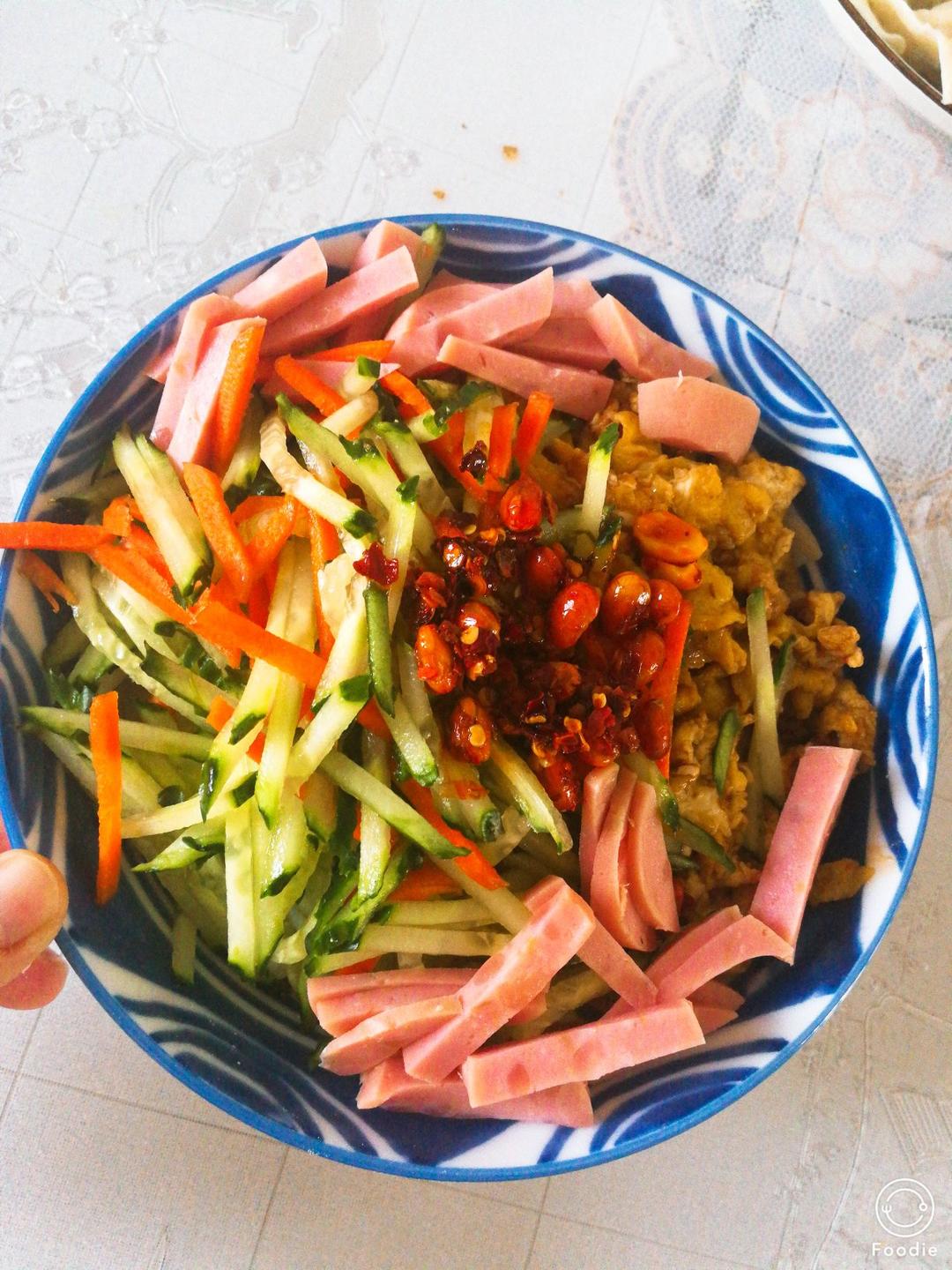 酱鸡蛋拌面