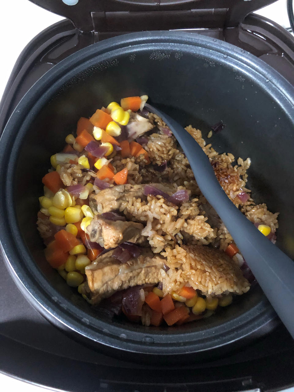 【排骨焖饭】