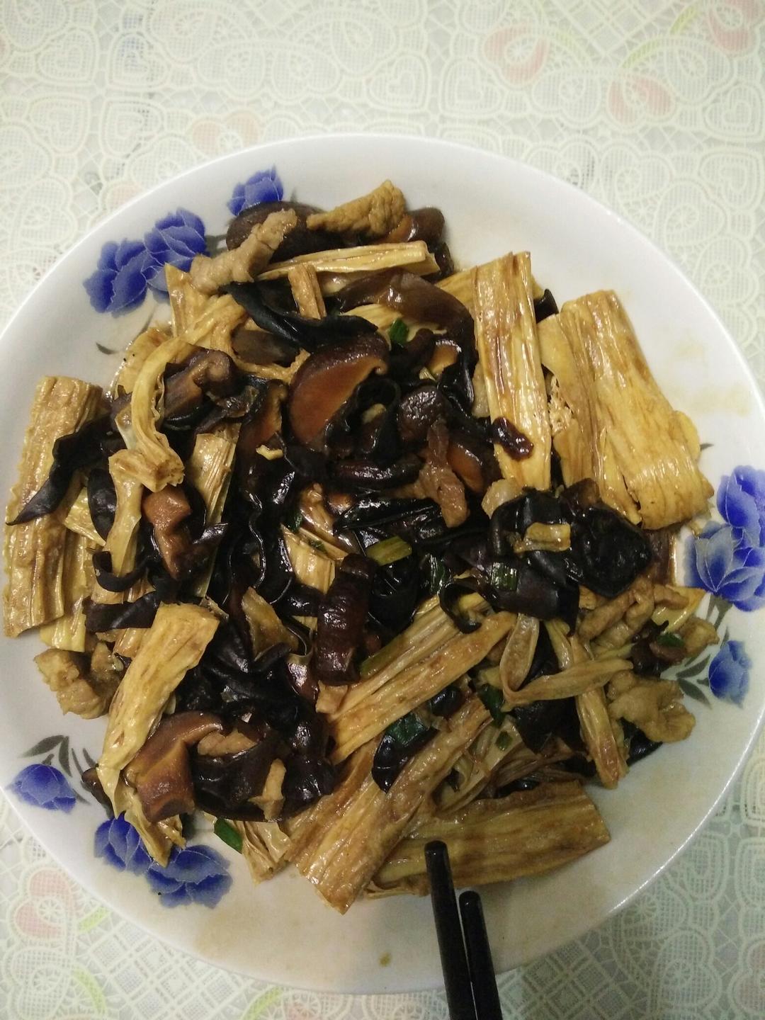 腐竹烧香菇