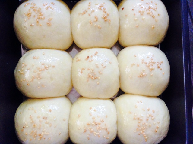 大人小孩都爱不释口的【蜂蜜牛奶小餐包】