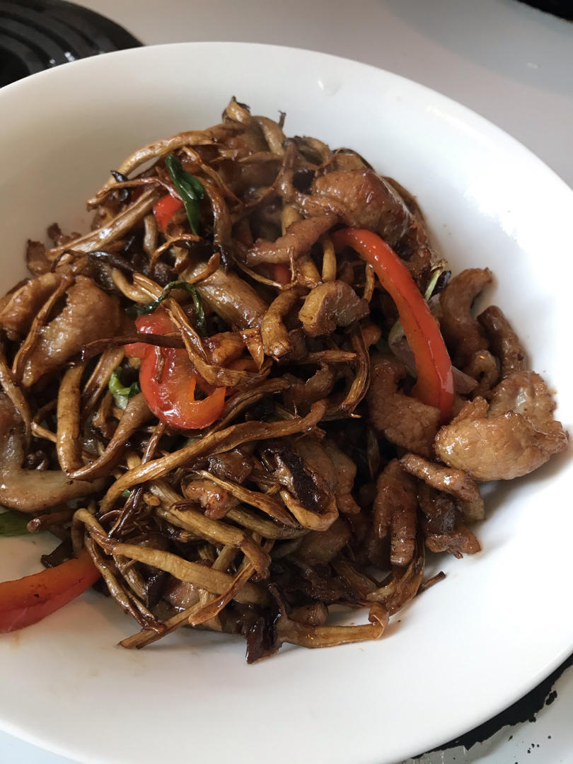 茶树菇炒猪颈肉