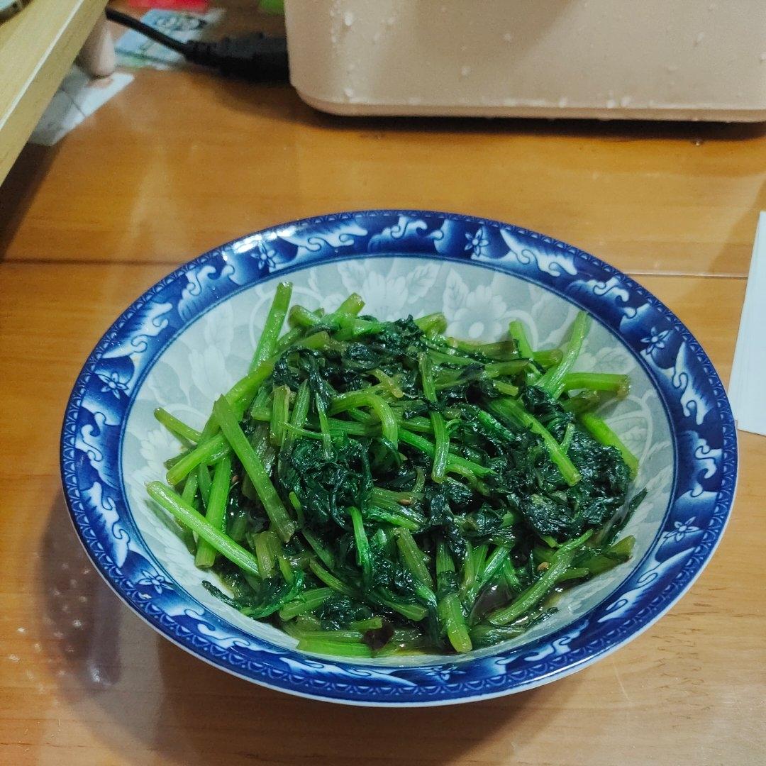 吃不够的 爆炒茼蒿菜！