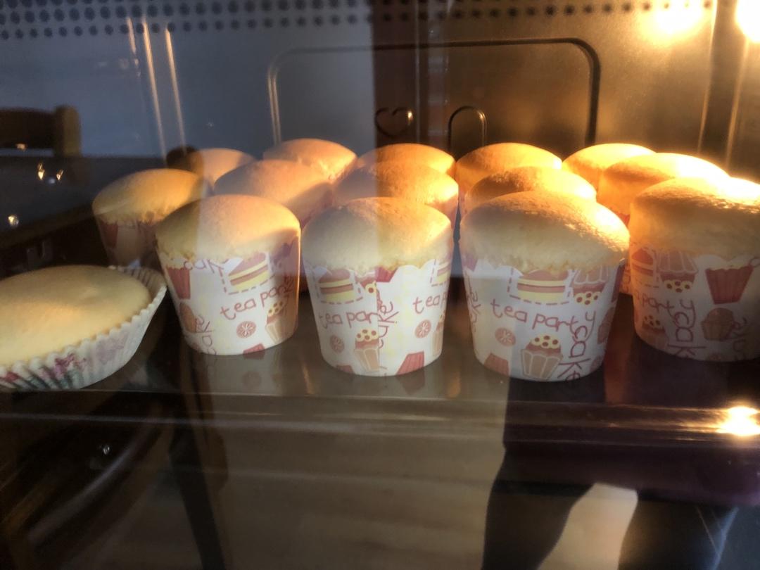 纸杯蛋糕 8寸戚风蛋糕的量