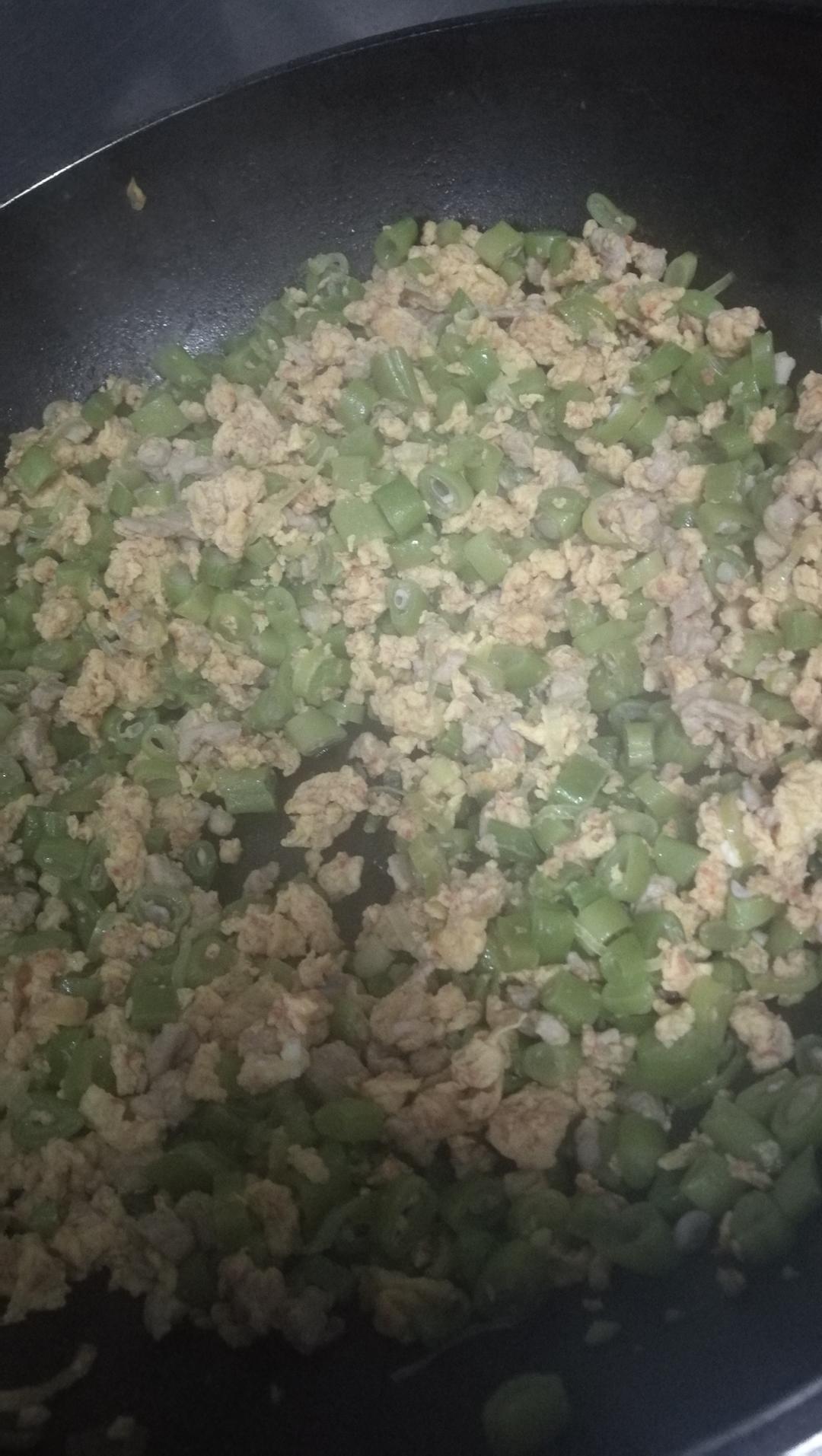 春季鲜美的虾酱炒芸豆的做法 步骤6