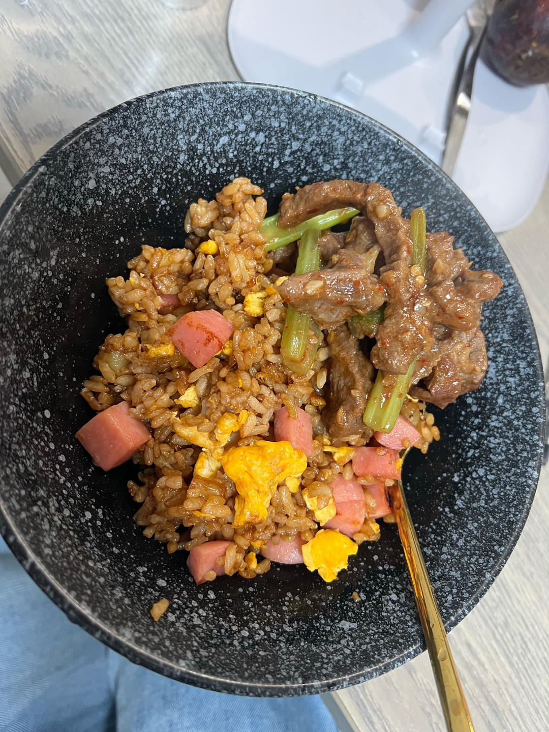 邻居抢着来我家吃土豆香肠炒饭，原来这么香！