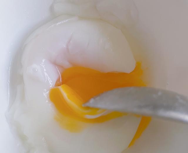 懒兔子治咳嗽的水泼蛋(溏心荷包蛋)的做法