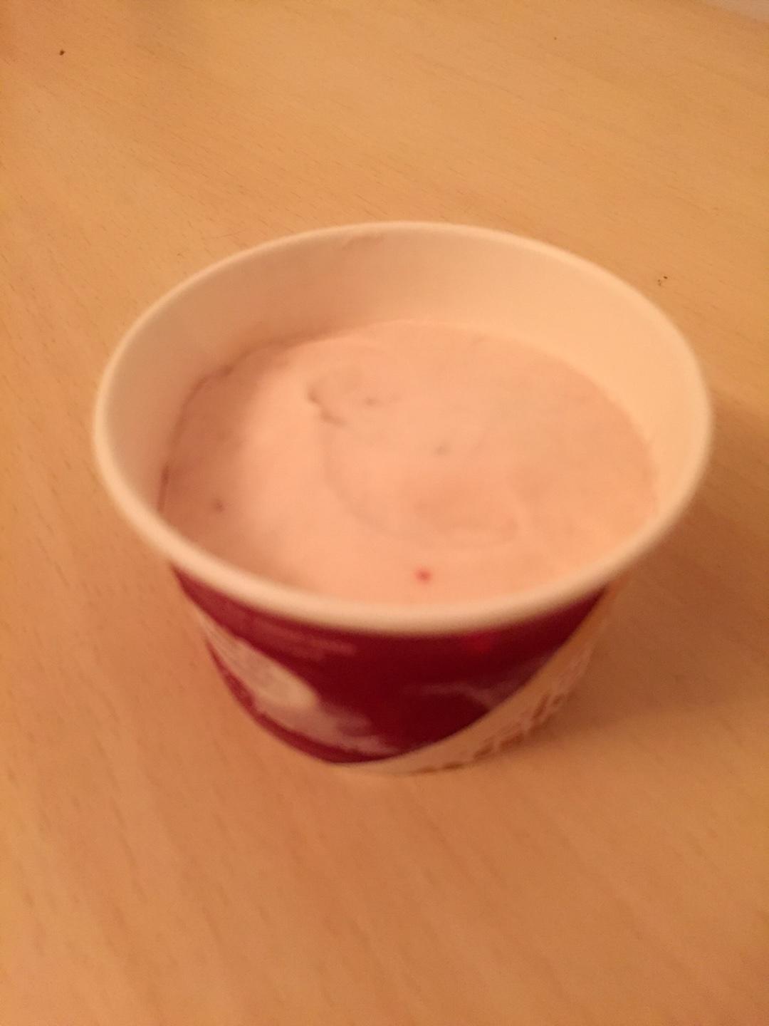 草莓酸奶冰激凌（无蛋）