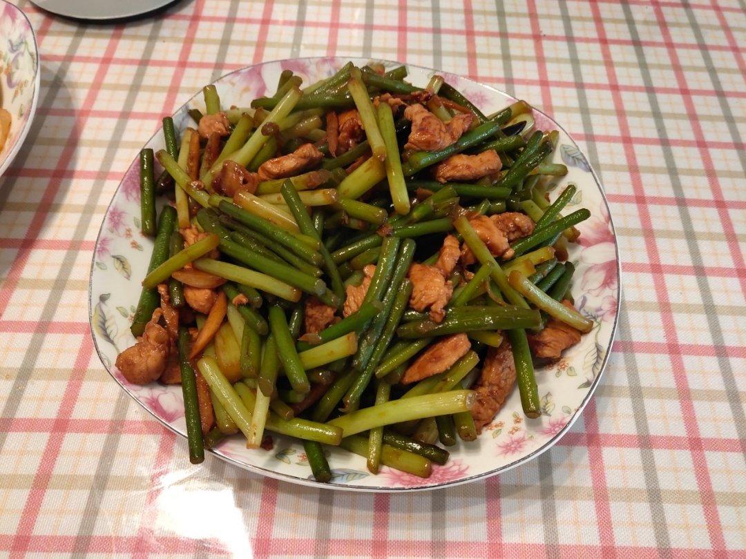 蒜苔炒鸡肉