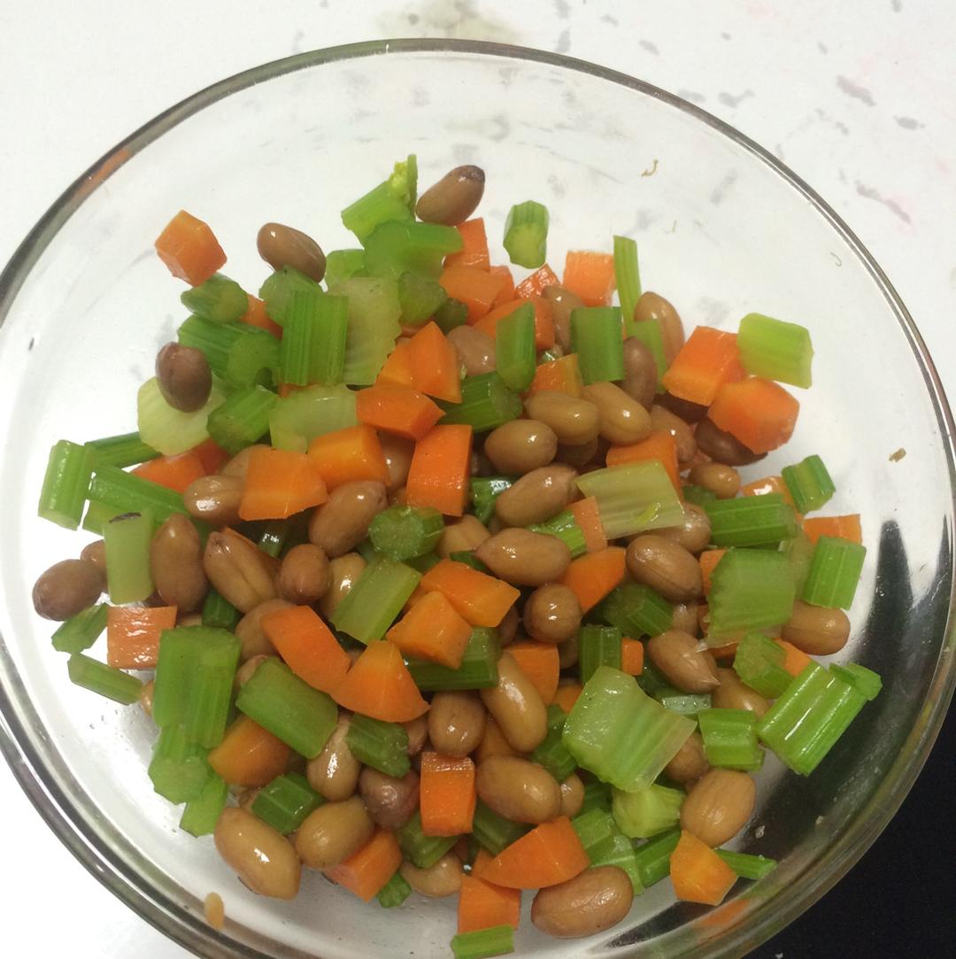 凉拌芹菜花生米胡萝卜