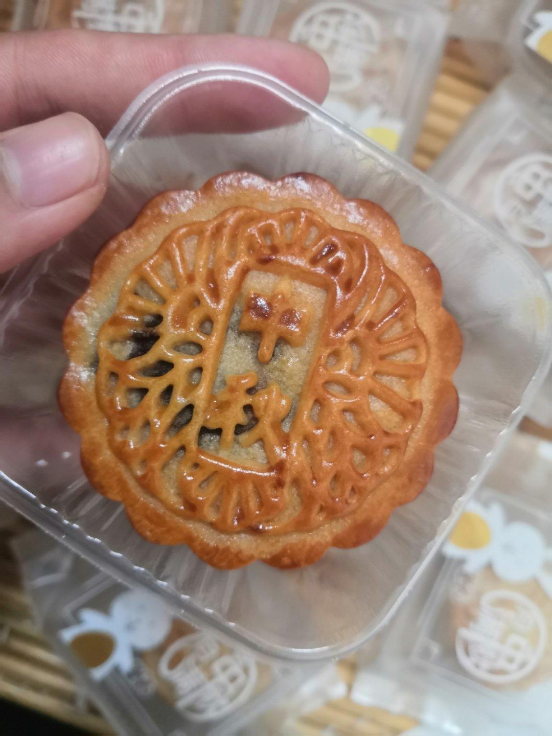 广式月饼－－蛋黄豆沙月饼