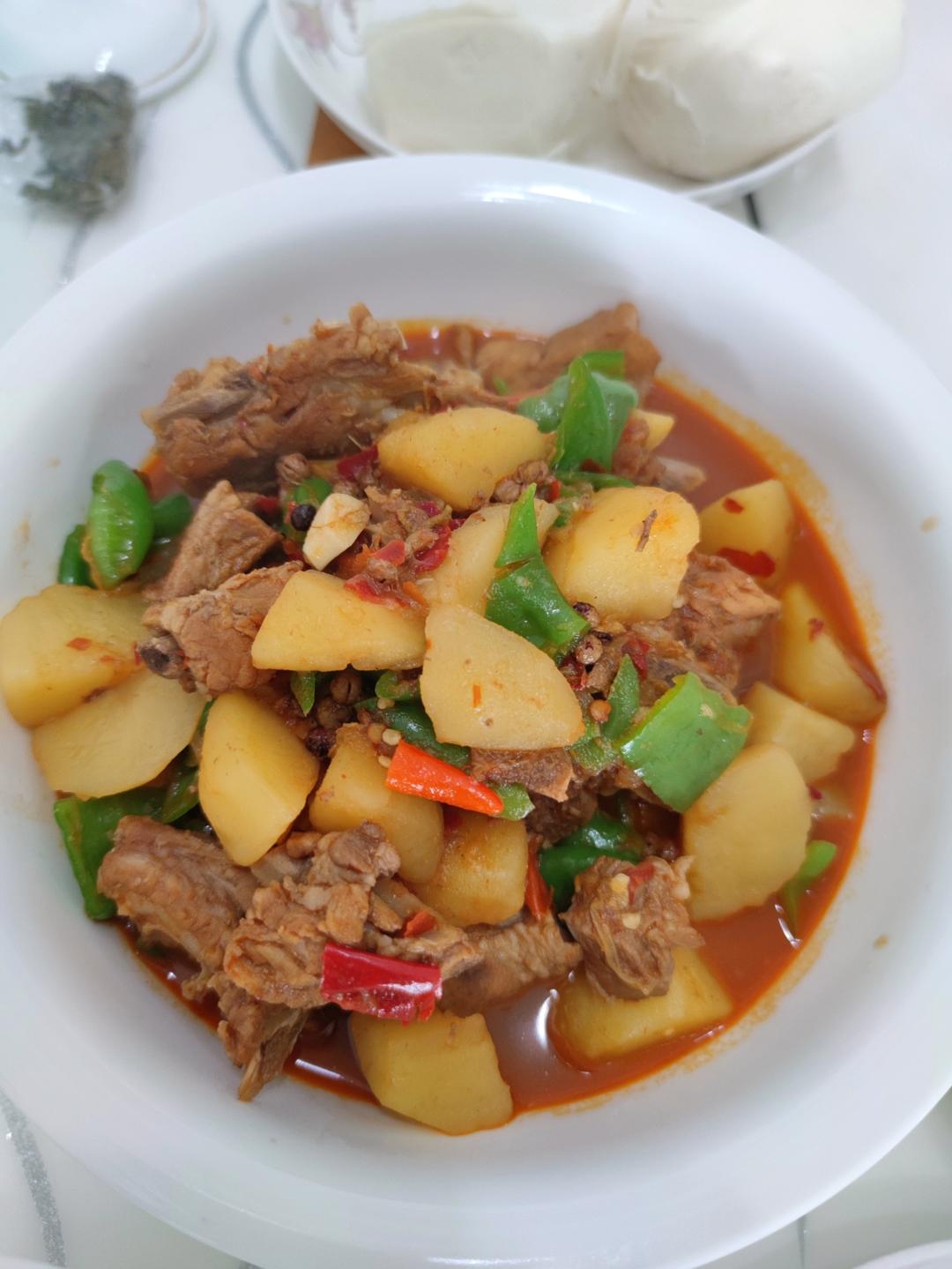 土豆烧排骨