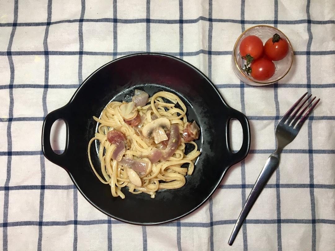 白蘑菇奶油培根意面