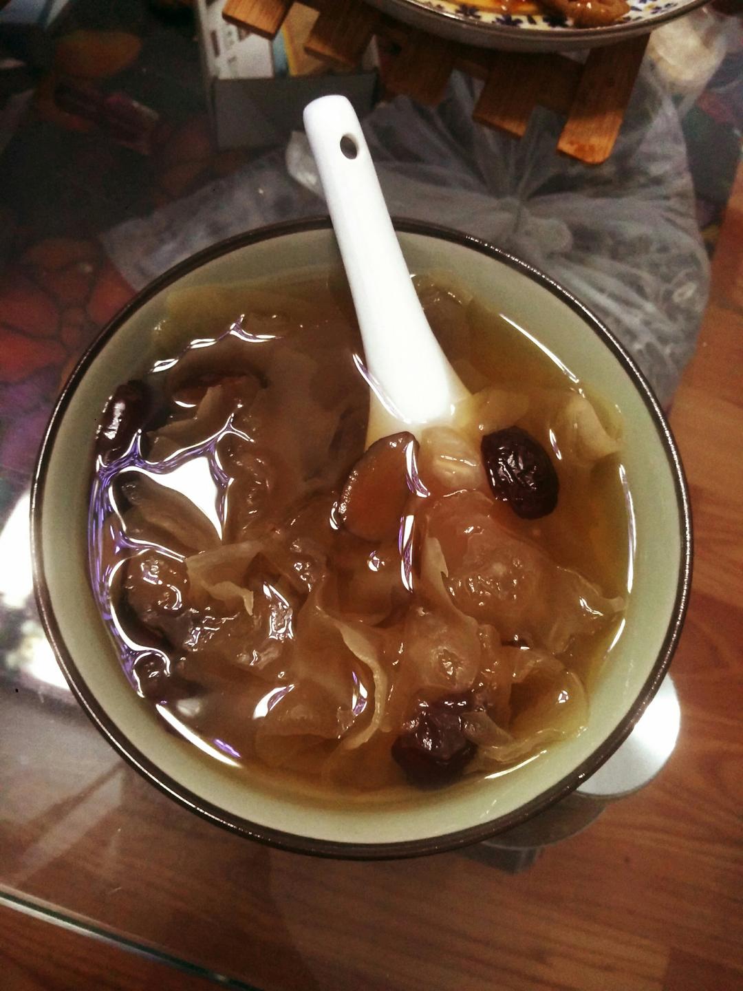 红枣银耳羹（养颜篇）的做法