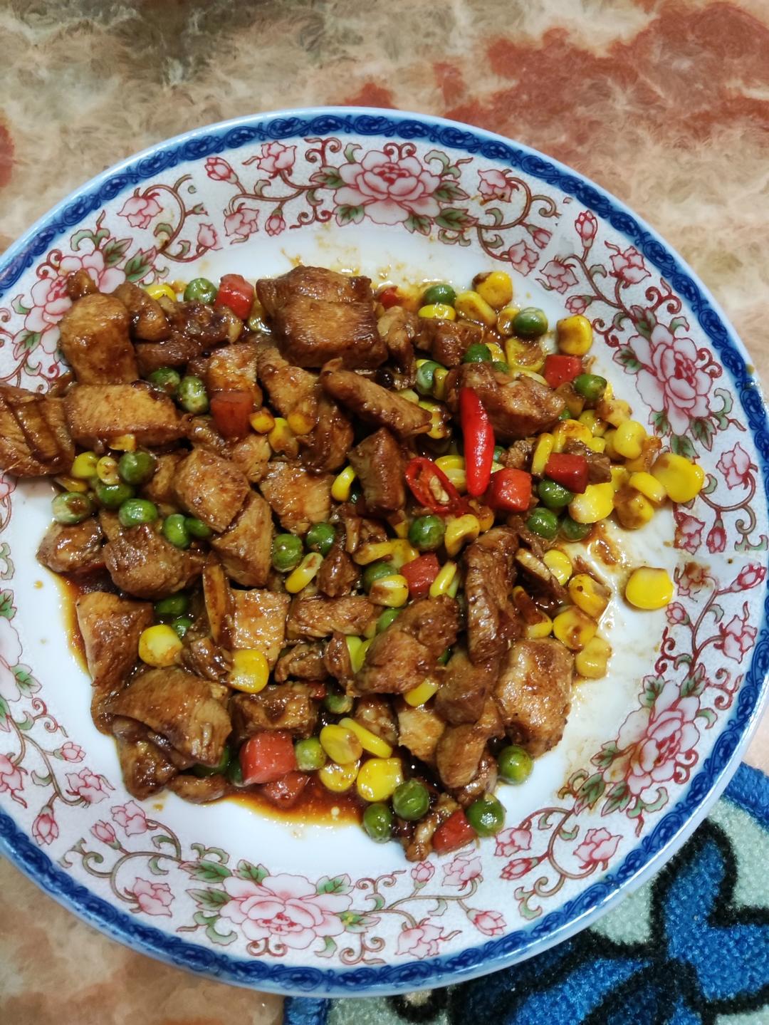 鸡胸肉炒三色蔬
