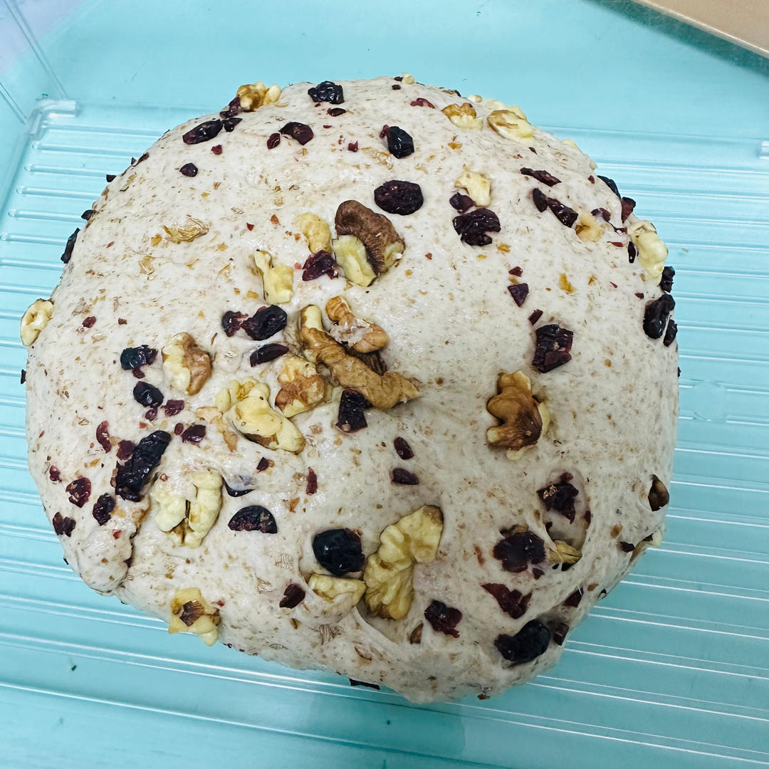 全麦蔓越莓核桃软欧包