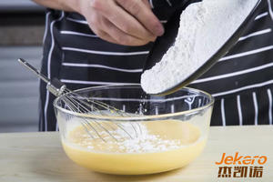 杰凯诺烘焙食谱丨「蜂巢蛋糕」（密集恐惧症请回避）的做法 步骤5