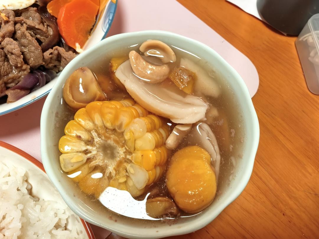 适合秋天喝的栗子玉米腰果素汤