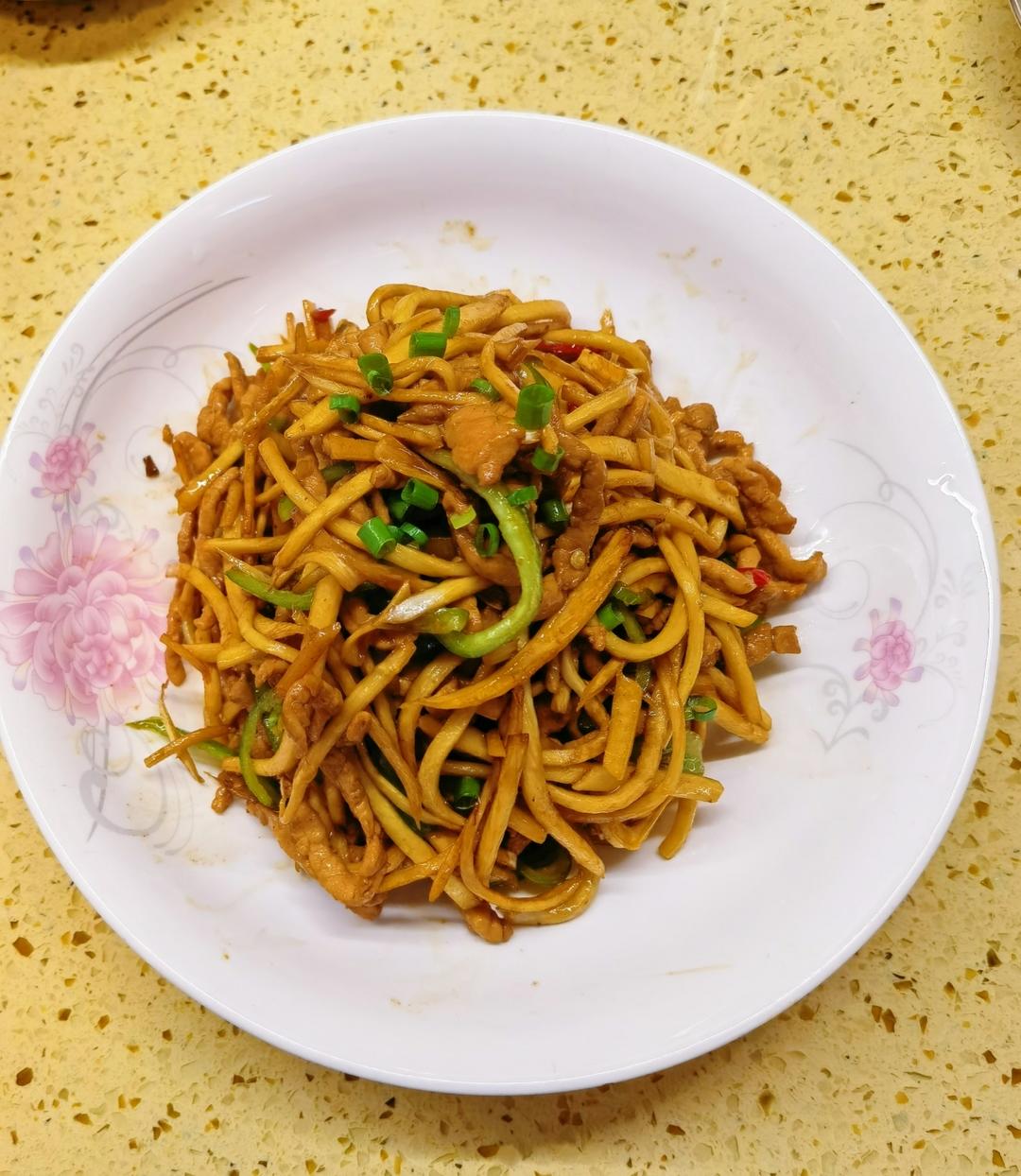 茭白这样做百吃不厌，茭白炒肉