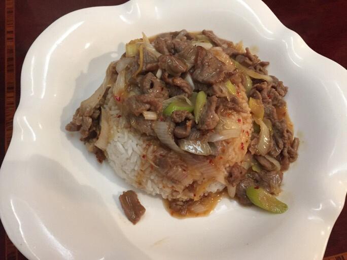 葱爆孜然羊肉盖浇饭