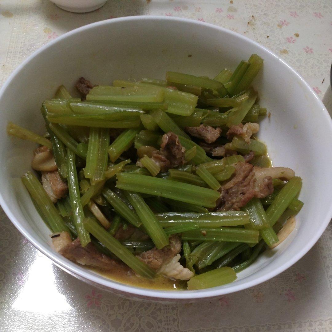 芹菜炒肉