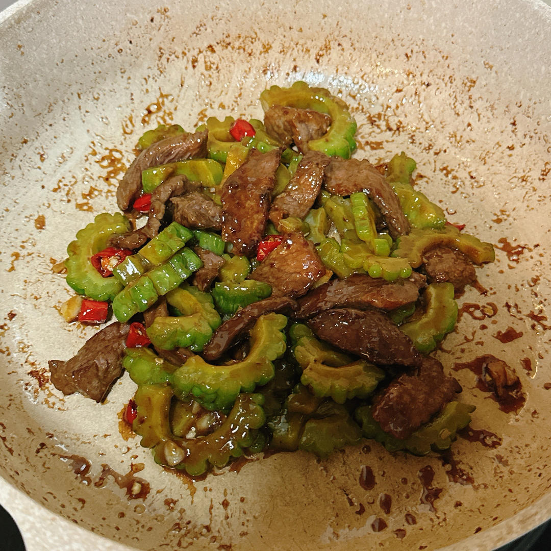 家庭版的~苦瓜炒牛肉