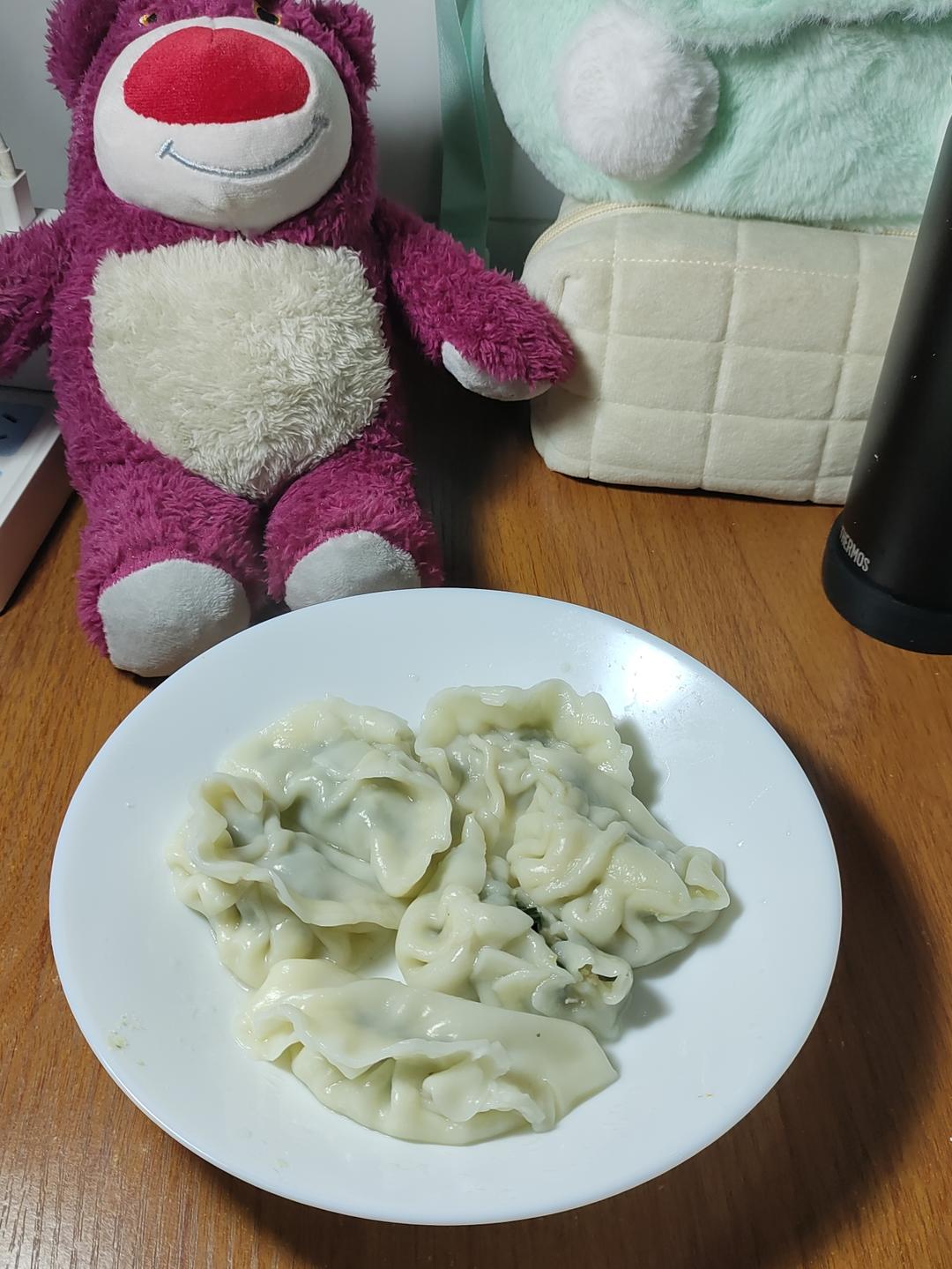 韭菜猪肉饺子(附擀皮和最简单的饺子包法)