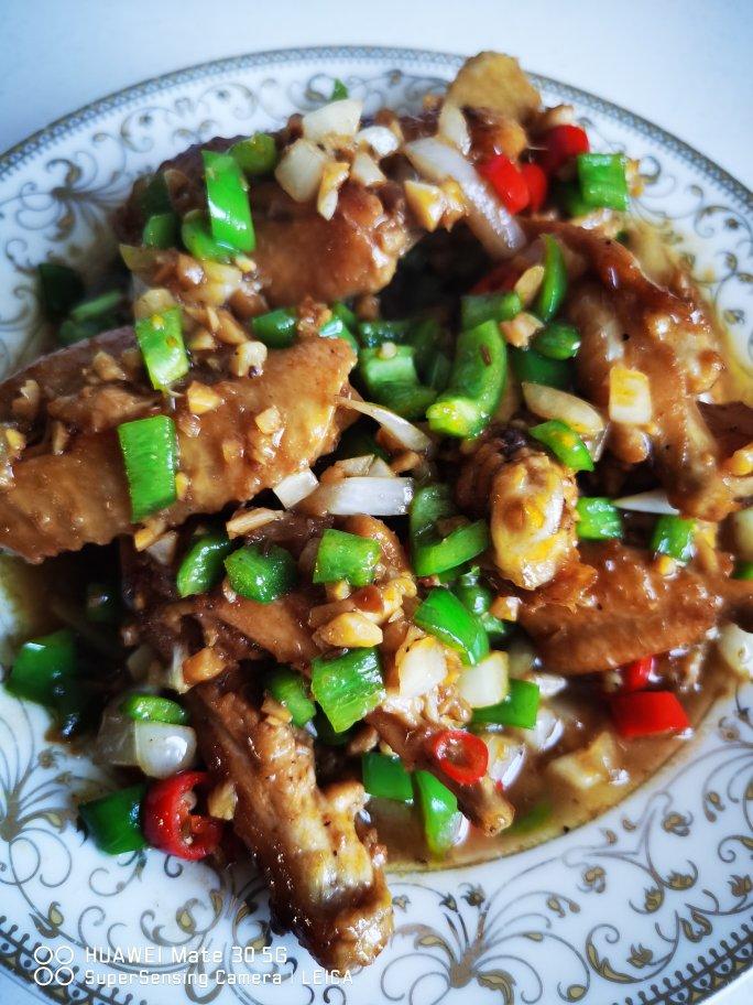 鸡翅这样做比可乐鸡翅还好吃100倍，连骨头都不放过