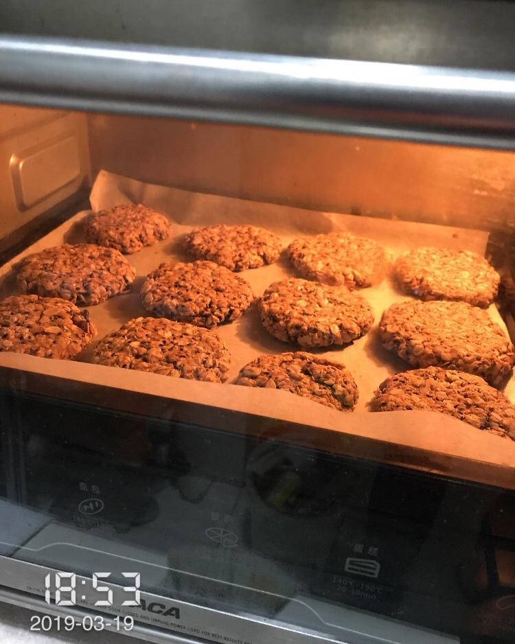 素食:有机燕麦芝麻大饼干