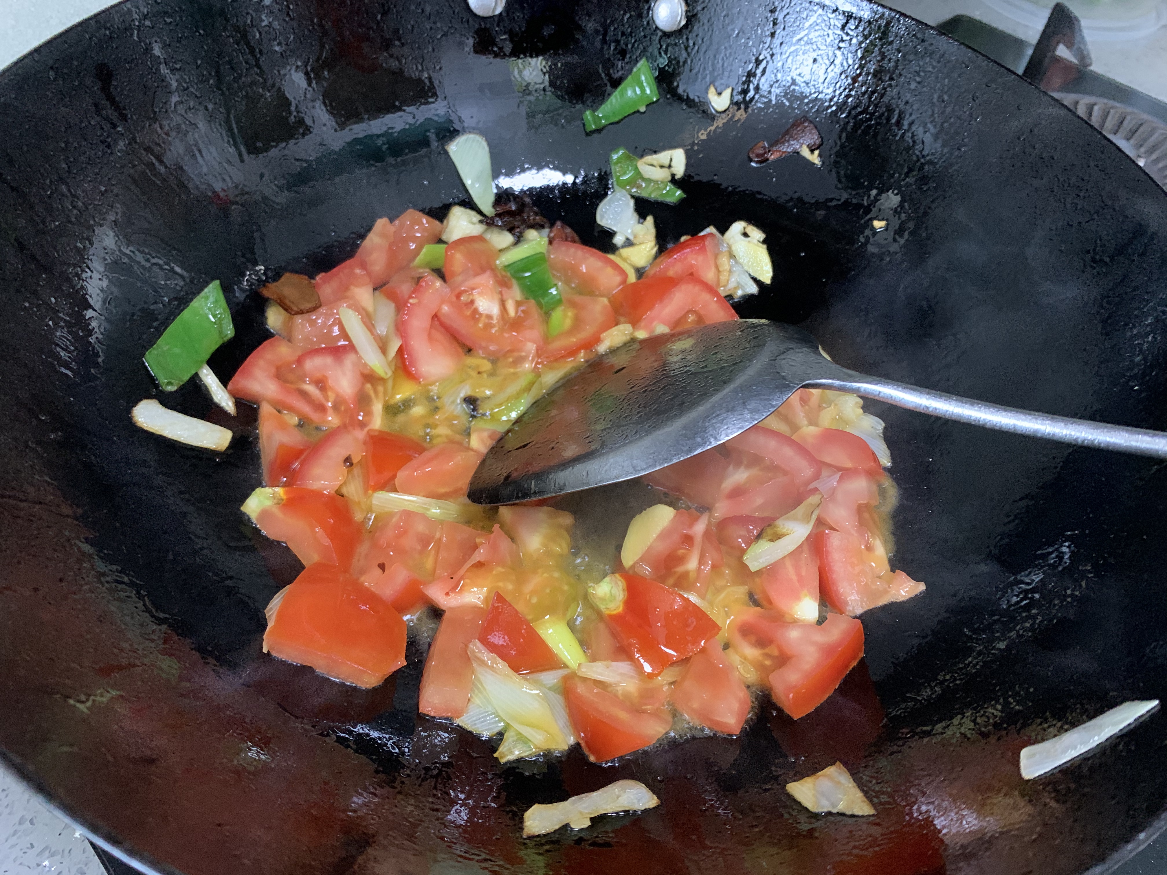 西红柿牛肉面的做法 步骤3