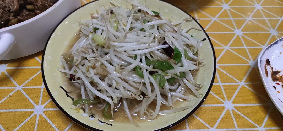 厨师长教你：“炝炒绿豆芽”的家常做法，味道非常赞