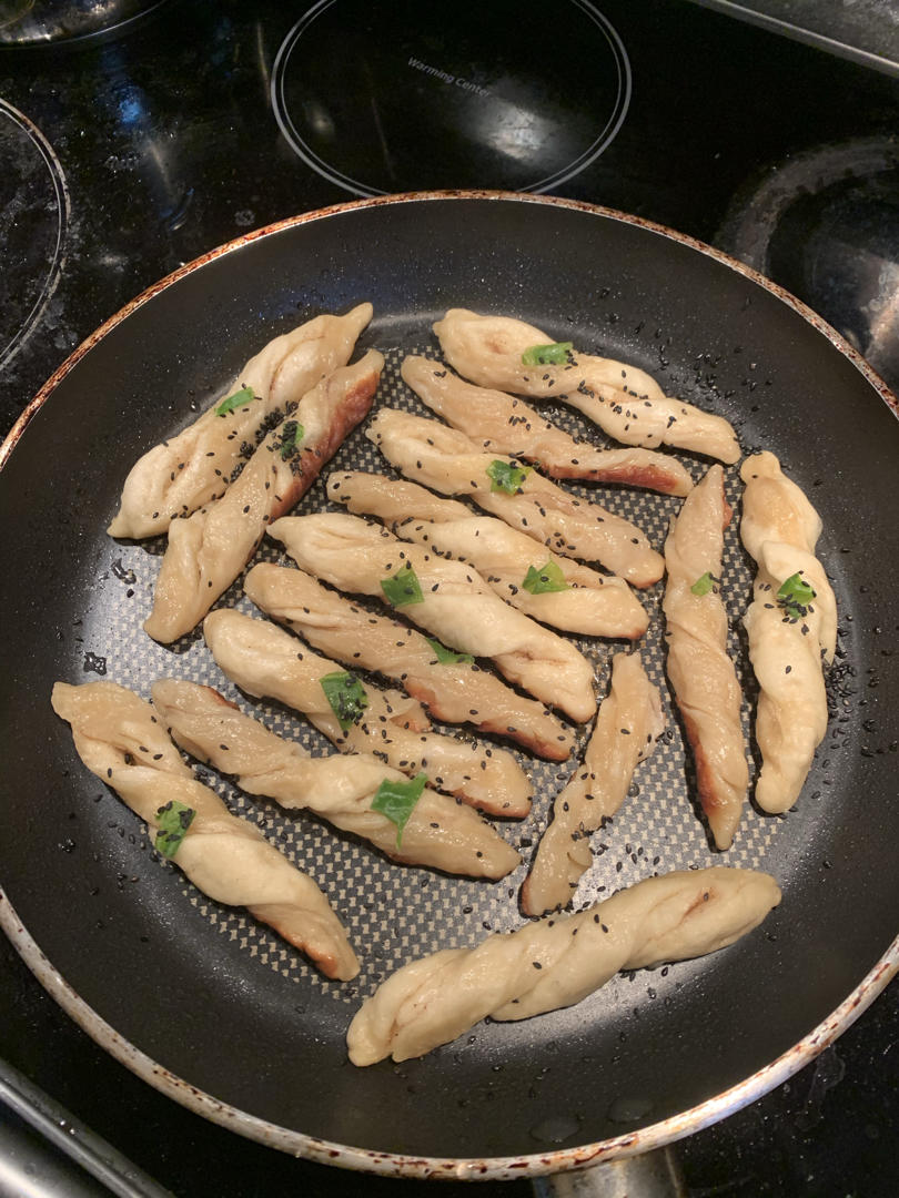 简单快手早餐美食~生煎小花卷