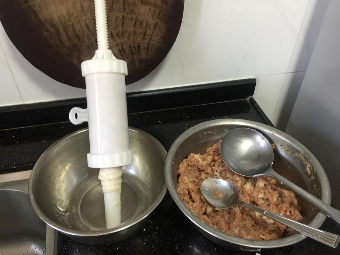 自制黑椒风味脆皮肠--多图详解手工灌肠