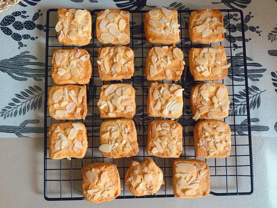 酥的掉渣的杏仁曲奇饼干