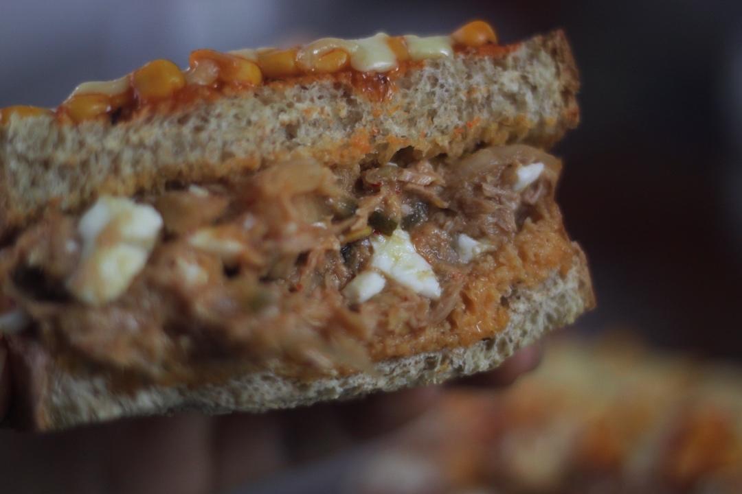 辣白菜金枪鱼玉米头爆浆三明治【健康一手握】——冷热版