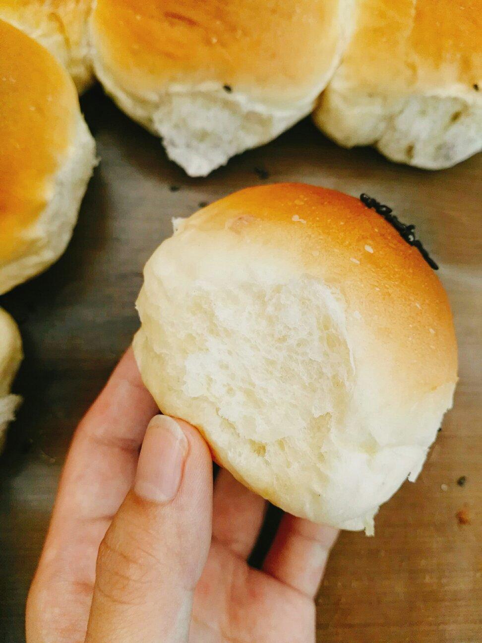 葡萄软欧（仿原麦山丘）Milk flavored bread filled with raisins and butter