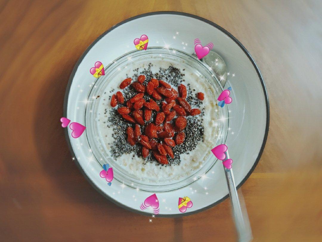 【奇亚籽枸杞麦片红枣奶】