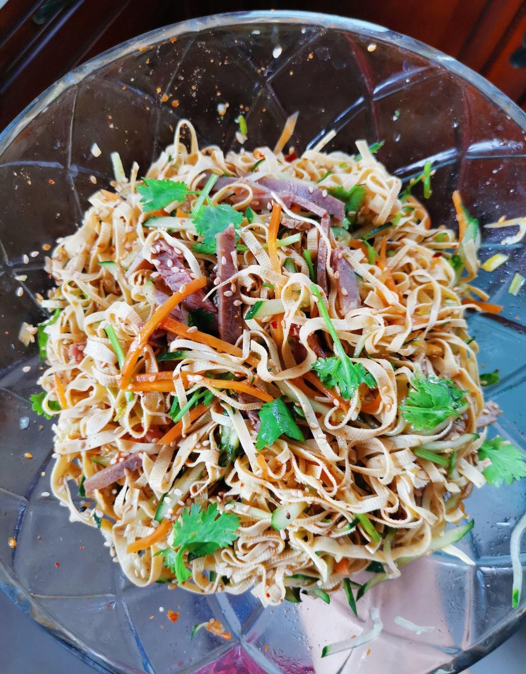 超快手的凉拌千张黄瓜胡萝卜丝